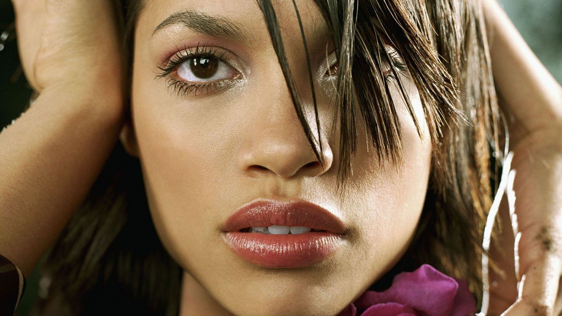 Rosario Dawson Wallpapers Images Photos Pictures Backgrounds - Rosario Dawson: Sexy Pics of the Bold and Beautiful Icon