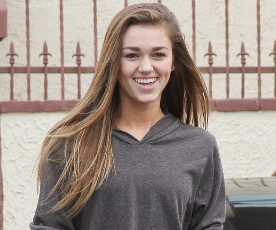 Sadie Robertson – Bio, Facts & Family Life of Reality TV Star & Social - How Old Is Sadie Robertson? Duck Dynasty Star's Life Now