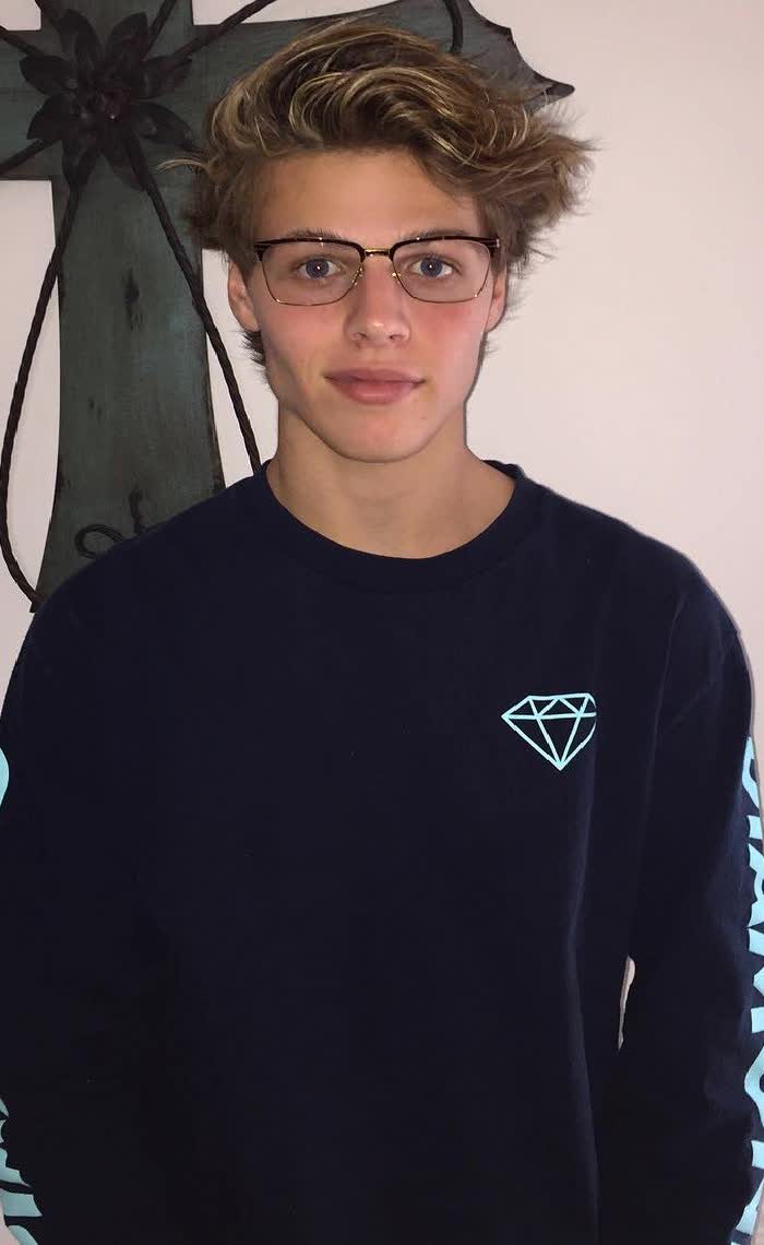 Sam Dezz Bio Age Height Weight Net Worth Facts And Family Images - How Tall Is Sam Dezz? TikTok Star's Height And Fast Rise