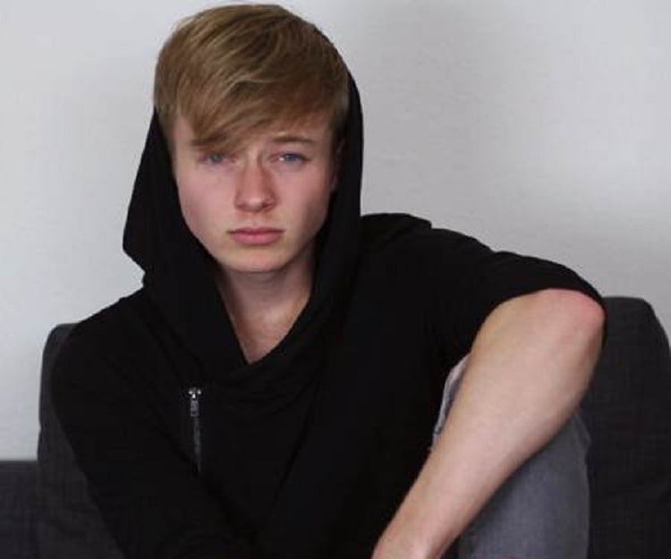 How Tall Is Sam Golbach: Podcast Host and Social Media Star