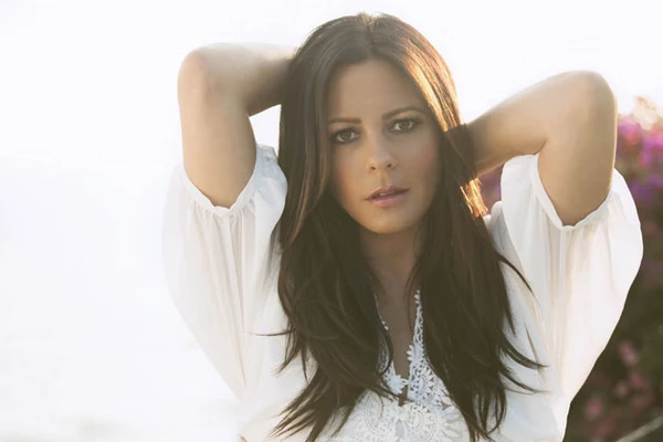Sara Evans Shines On & Off Stage: Sexy Country Star Moments