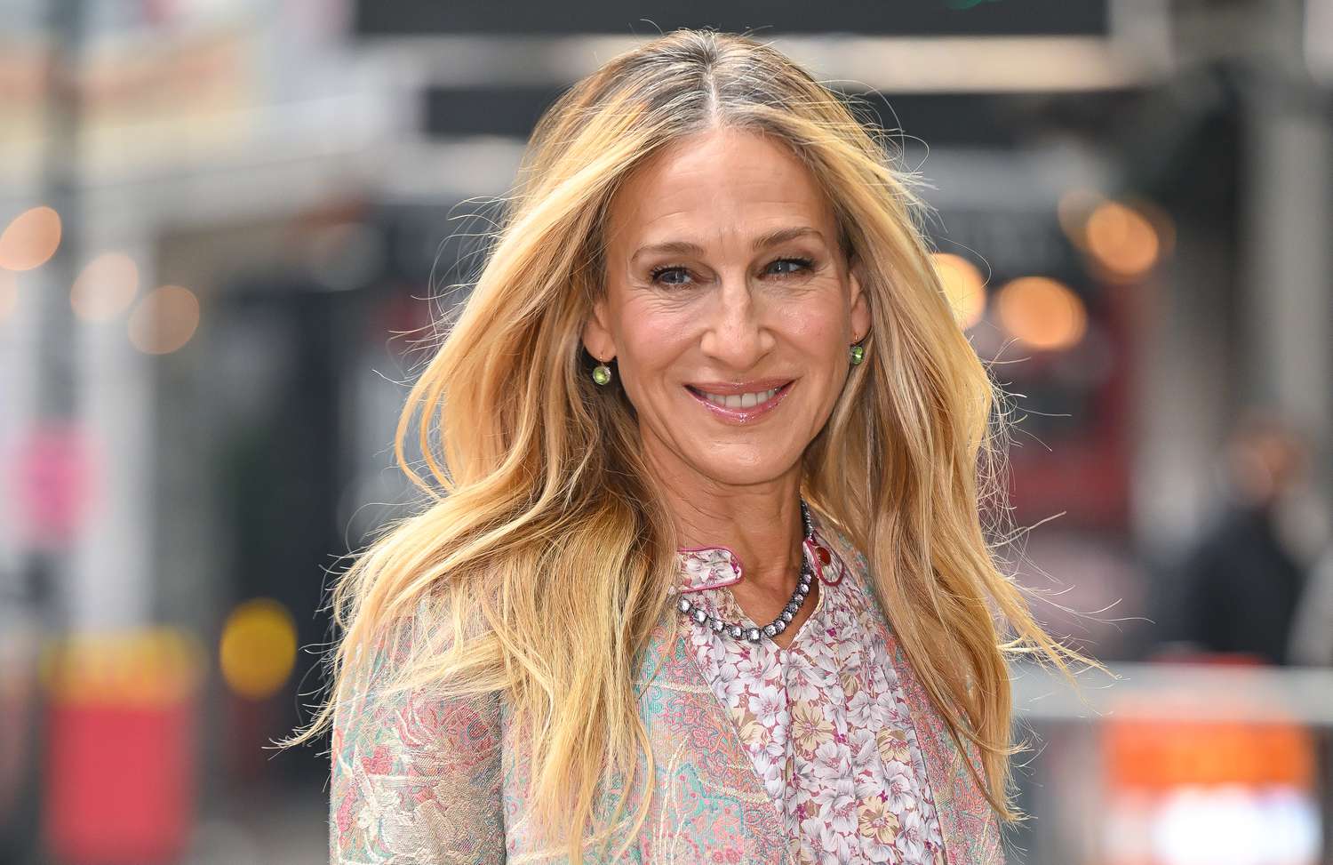 Sarah Jessica Parker’s Flawless Skin Is Thanks to Laura Mercier Powder - How Old Is Sarah Jessica Parker? Actress's Age And Career Highlights