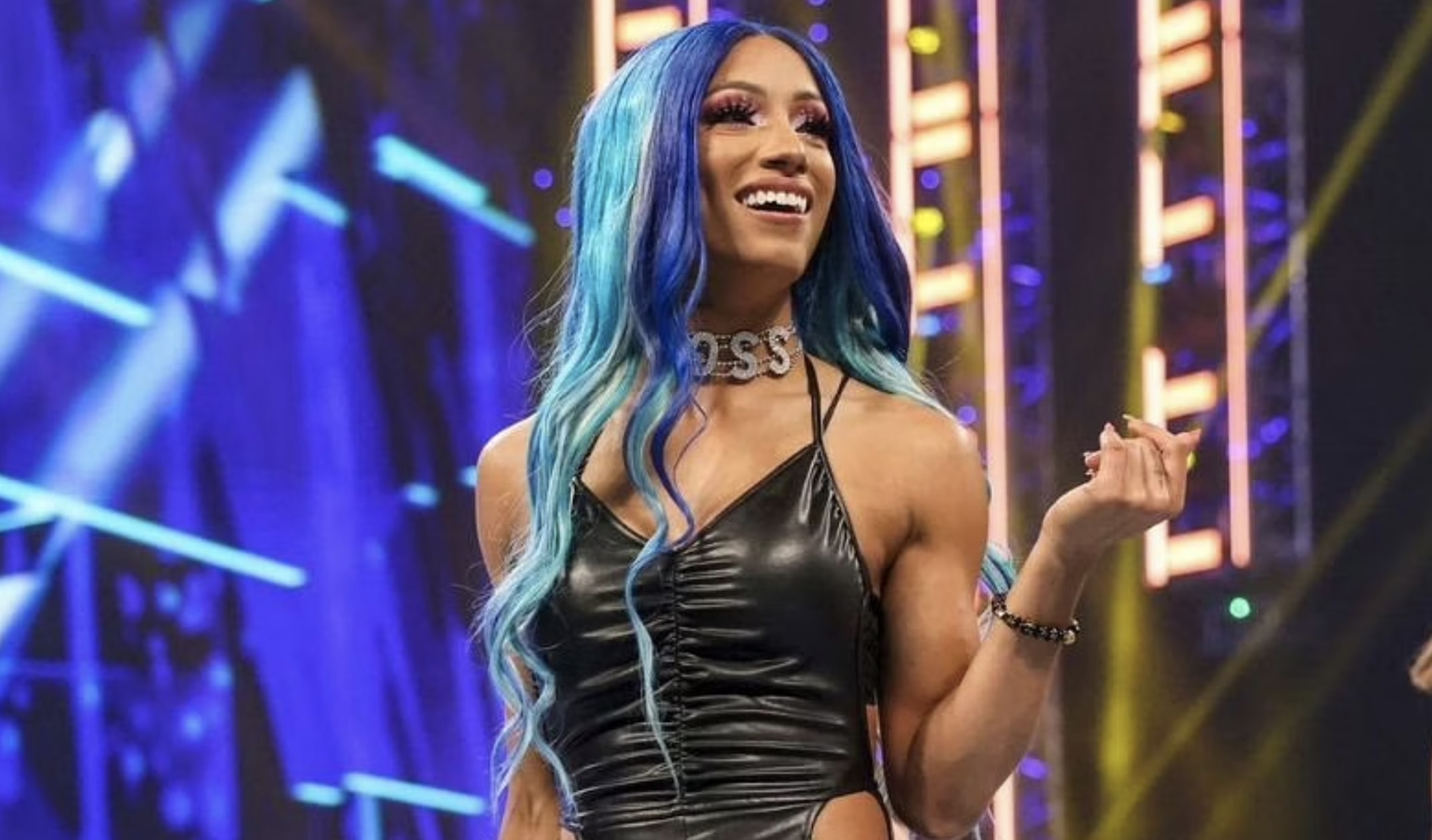 Sasha Banks Shows Off New Look In Photo With Released WWE Star - Sasha Banks Is Fire: Sexy Pics Of The WWE Superstar