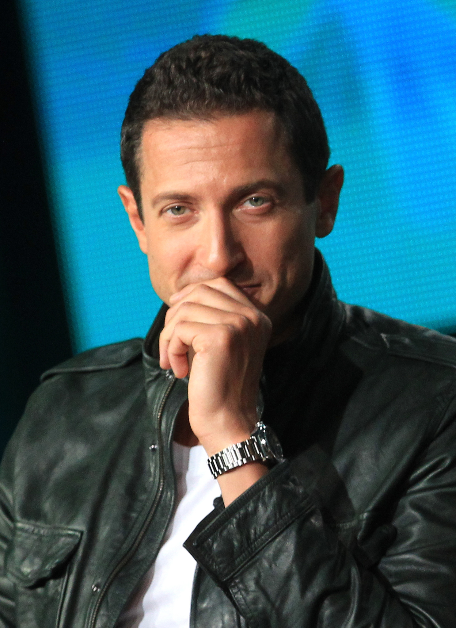 Sasha Roiz - Sasha Roiz Height – Grimm Star's Towering Presence