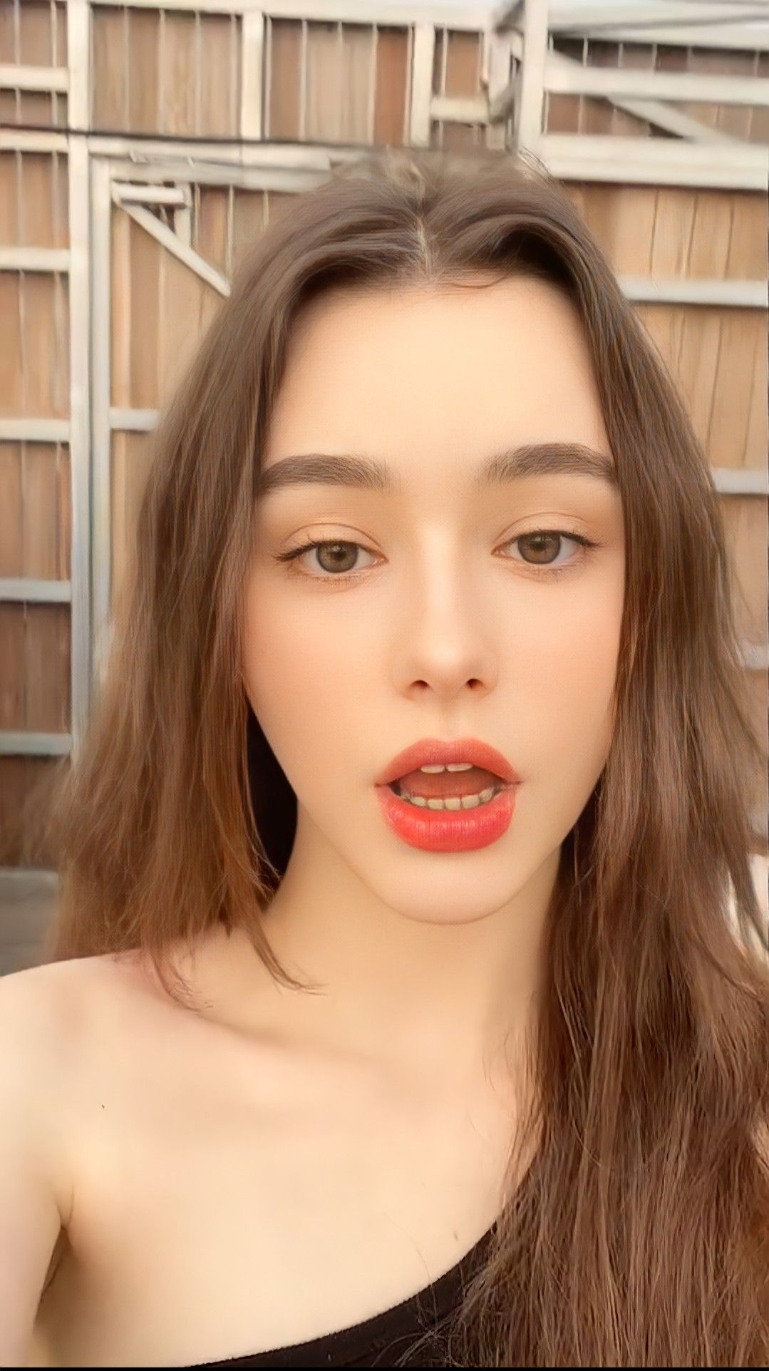 Sensual, Glamour Pics, Mouth Open, Beautiful Eyes, Tpt, Nova, Quick - Anna Newton: Sexy Pics of the Chic and Stylish Blogger