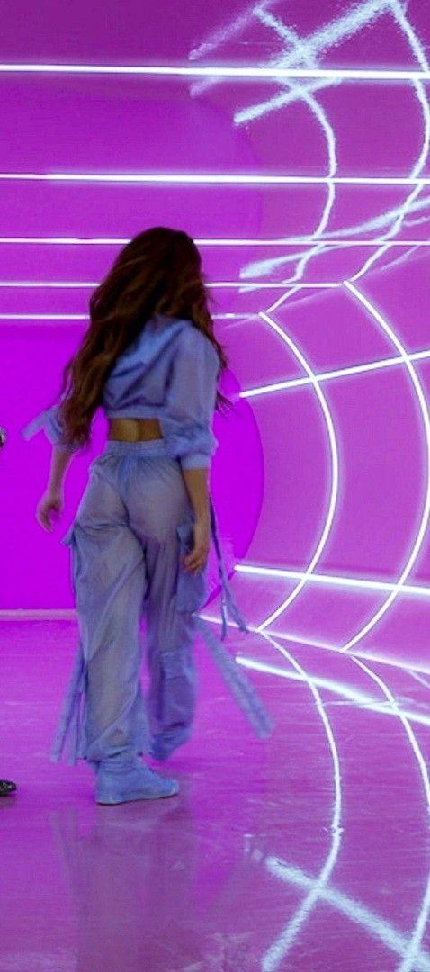 Shakira in 2022 | Ball exercises, Shakira, Exercise - Shakira’s Curves & Dance-Ready Physique: Full Body Stats (2025)