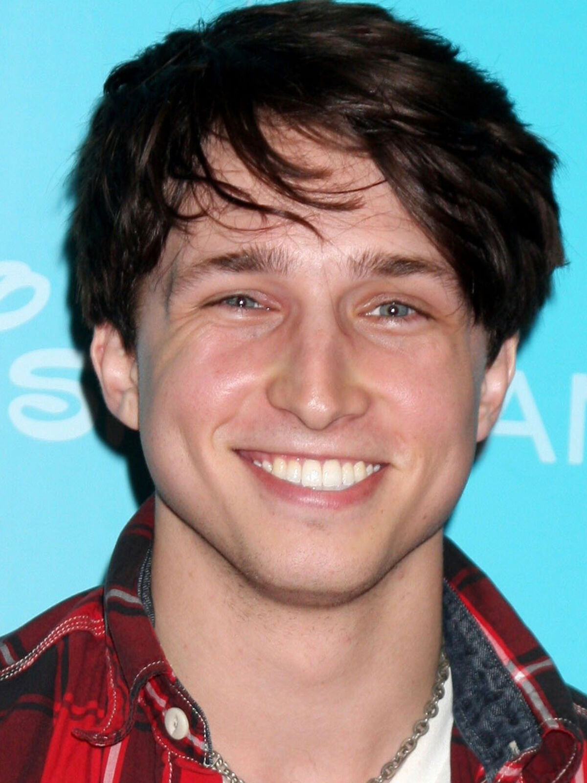 Shayne Topp | The Goldbergs and Schooled Wiki | Fandom - Shayne Topp Height – Just How Tall Is the Smosh Star?