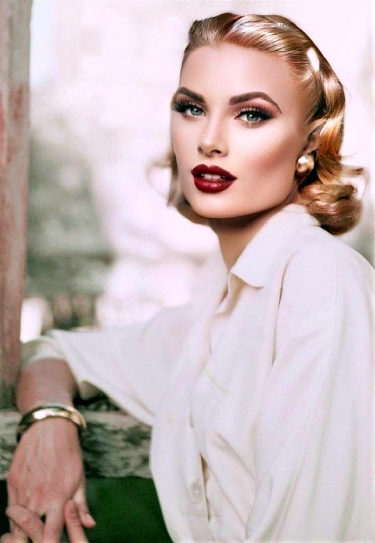 Shop Artwork, Luxury Girl, Garden Dress, Grace Kelly, Vintage - Grace Alexandra: Sexy Pics of the TikTok Star with a Chic Vibe