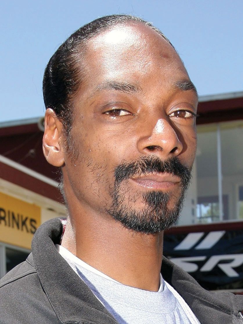 Snoop Dogg | Biography, Songs, Movies, Real Name, Olympics, Albums - How Old Is Snoop Dogg? Rap Icon’s Real Age Uncovered