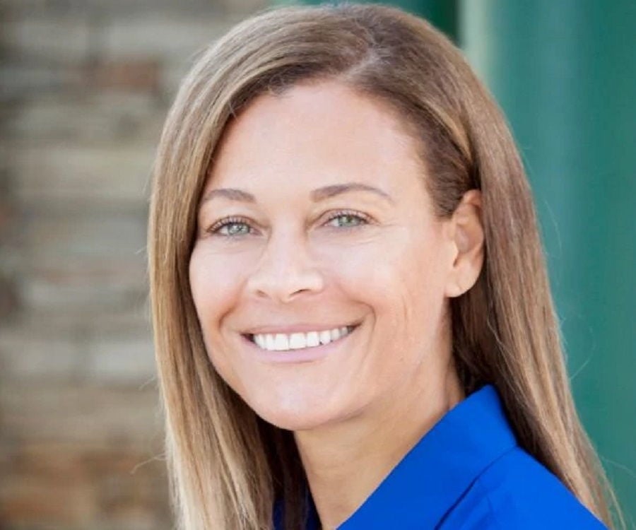 Sonya Curry Biography - Facts, Childhood, Family Life & Achievements - How Tall Is Sonya Curry? NBA Mom’s Height Revealed