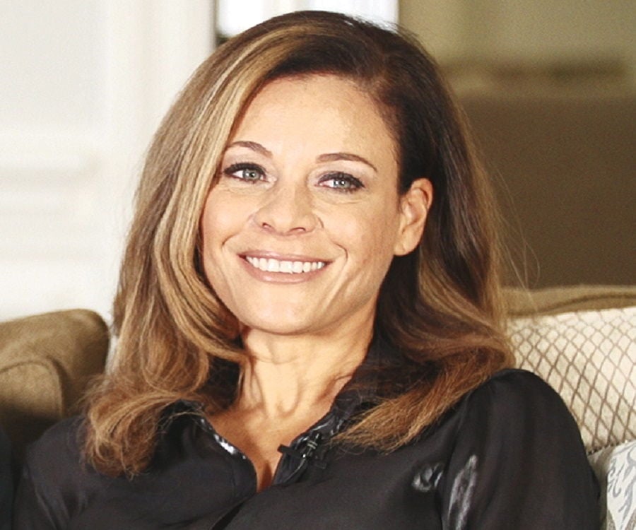 Sonya Curry Biography - Facts, Childhood, Family Life & Achievements - How Tall Is Sonya Curry? NBA Mom’s Height Revealed