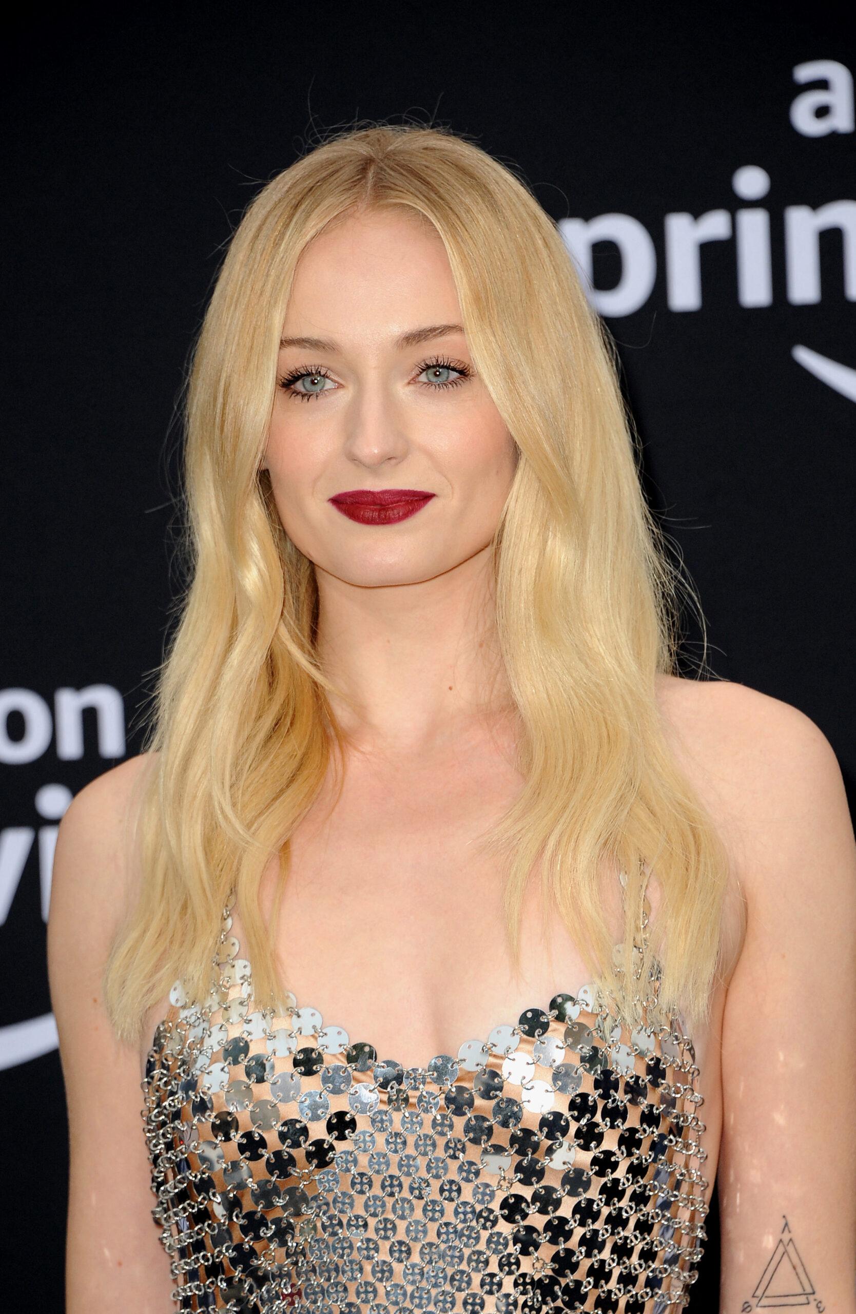 Sophie Turner Sets The Record Straight On Her 'Single Mother' Remark - Sophie Turner Stuns In Sizzling Bikini Snaps During Girls' Getaway