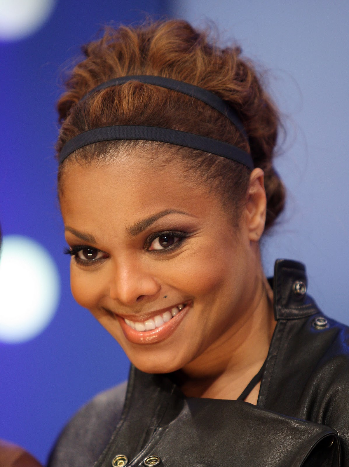 STYLE: JANET JACKSON HOT LOOKS - Who Is Janet Jackson Dating? Pop Icon's Relationship Status Now