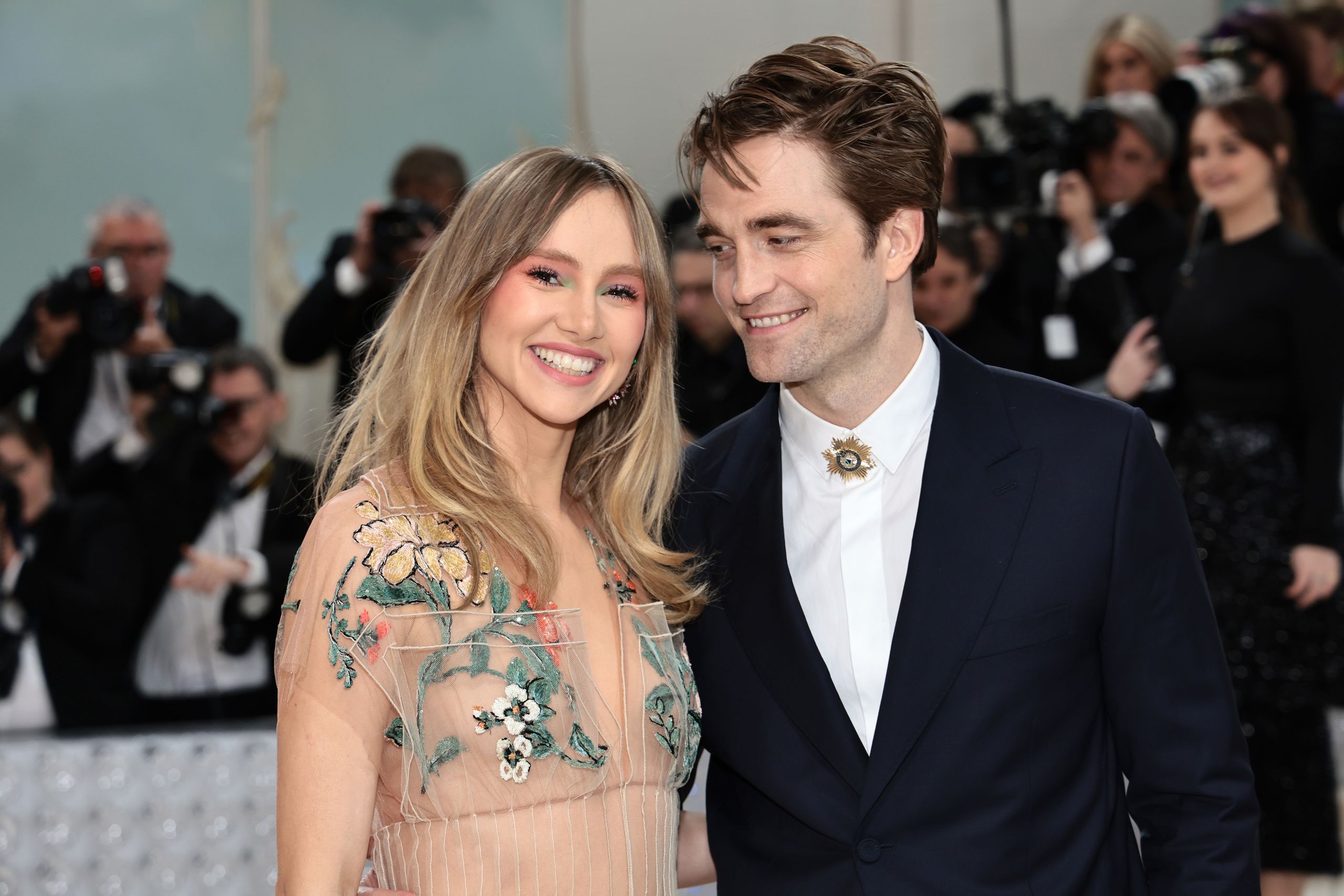 Suki Waterhouse and Robert Pattinson Looked So Cozy On the Met Gala Red - Who Is Suki Waterhouse Dating? Inside Her Relationship With A Hollywood Star