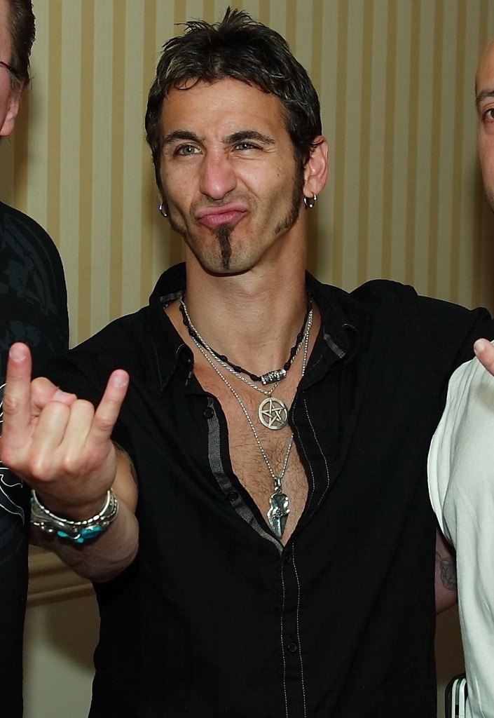 Sully - Sully Erna Height: Godsmack Frontman's Stats