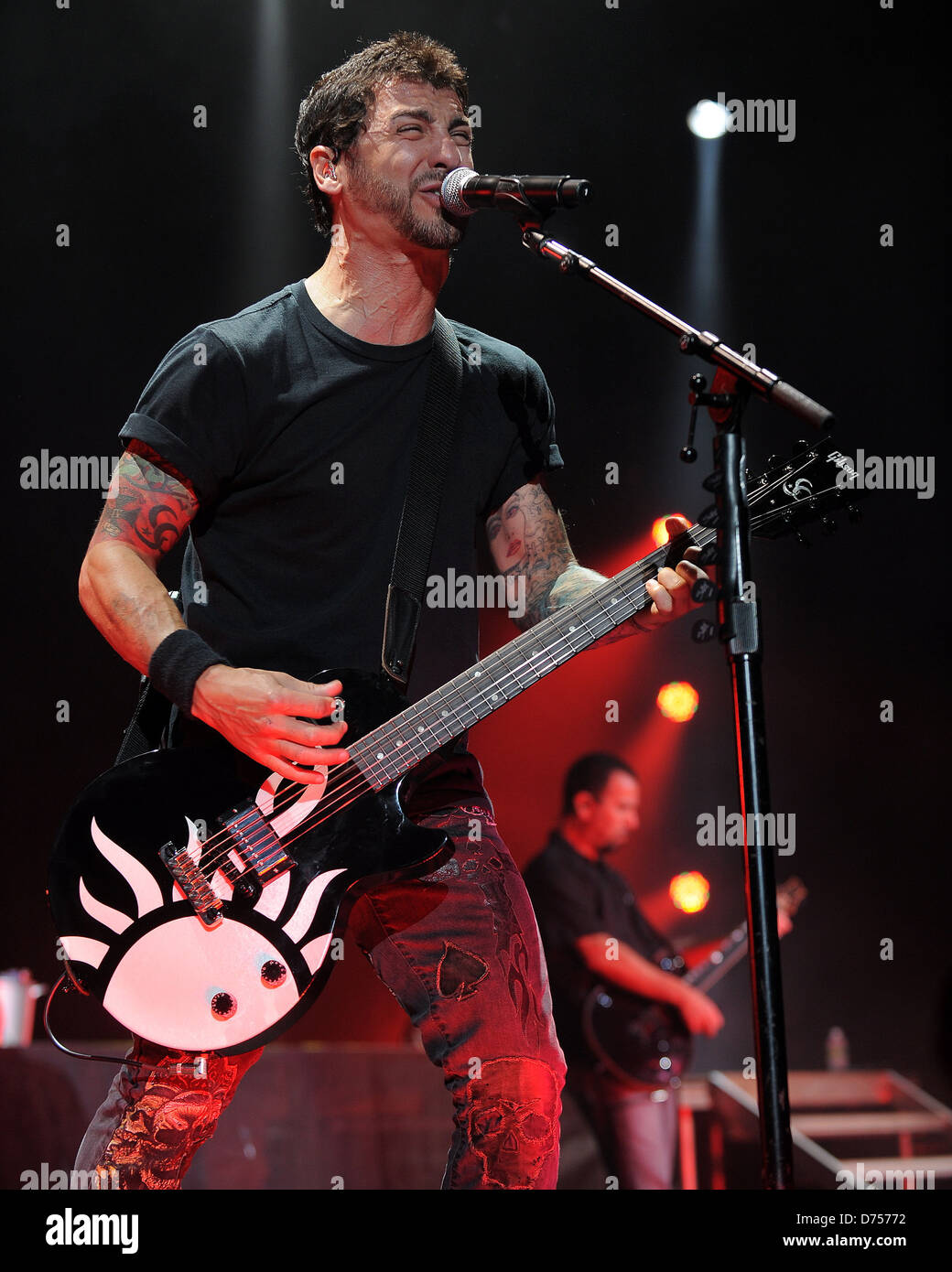 Sully Erna Autobiography - Sully Erna Height: Godsmack Frontman's Stats