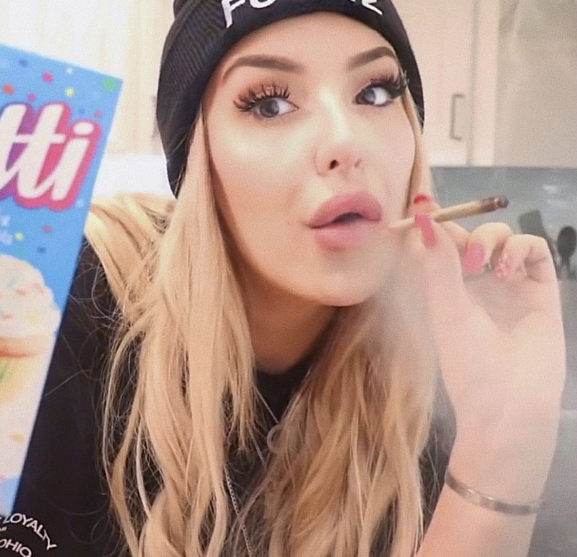 Tana mongeau – Artofit - Tana Mongeau: Sexy Pics of the Controversial Content Queen