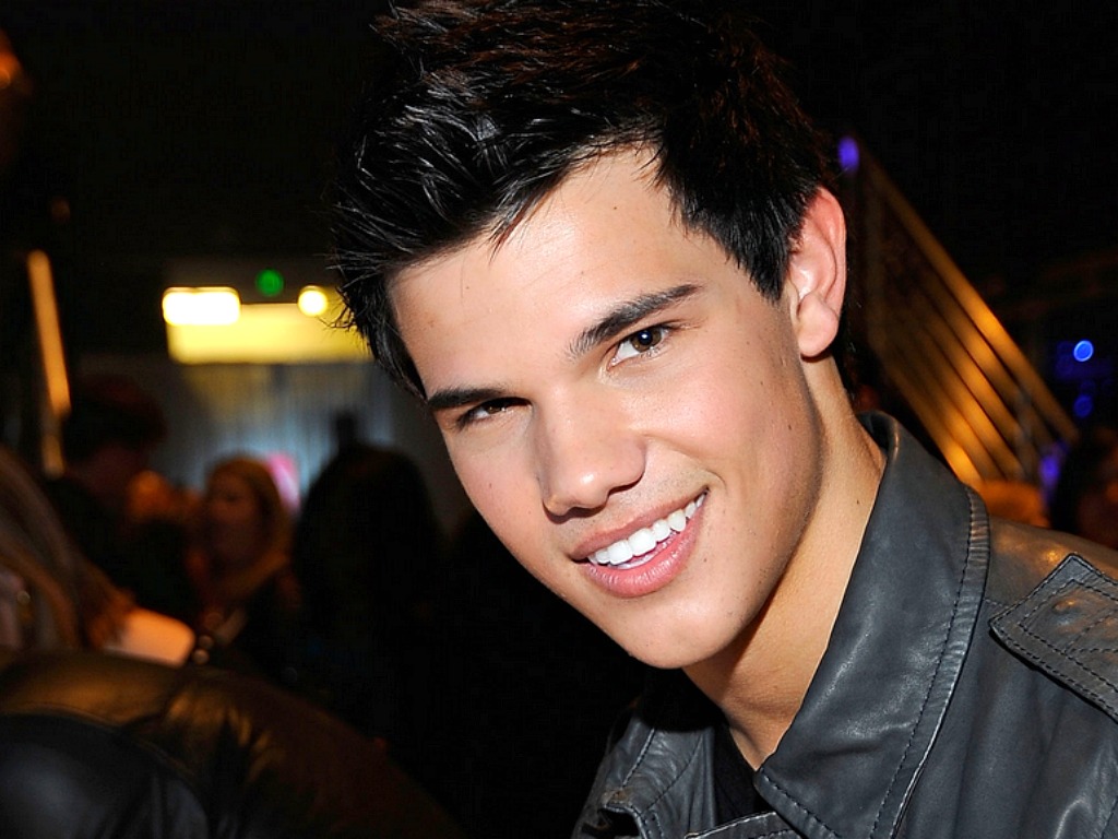 Taylor Lautner Wallpaper - Taylor Lautner Wallpaper (27260804) - Fanpop - What Ethnicity Is Taylor Lautner? Twilight Star's Heritage Explained