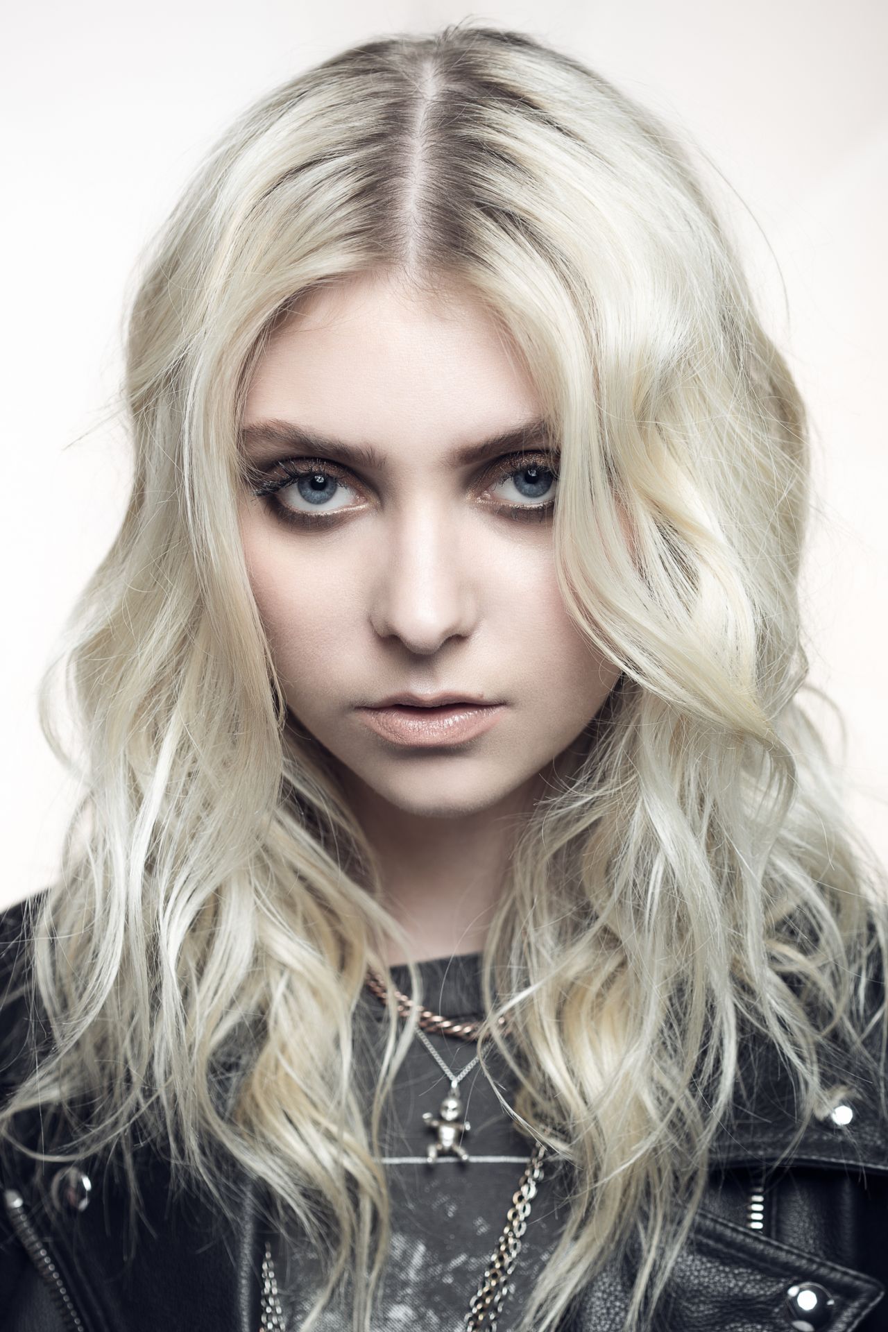 Taylor Momsen Latest Photos - CelebMafia - Taylor Momsen’s Bold Rock Fashion – Edgy and Unapologetic