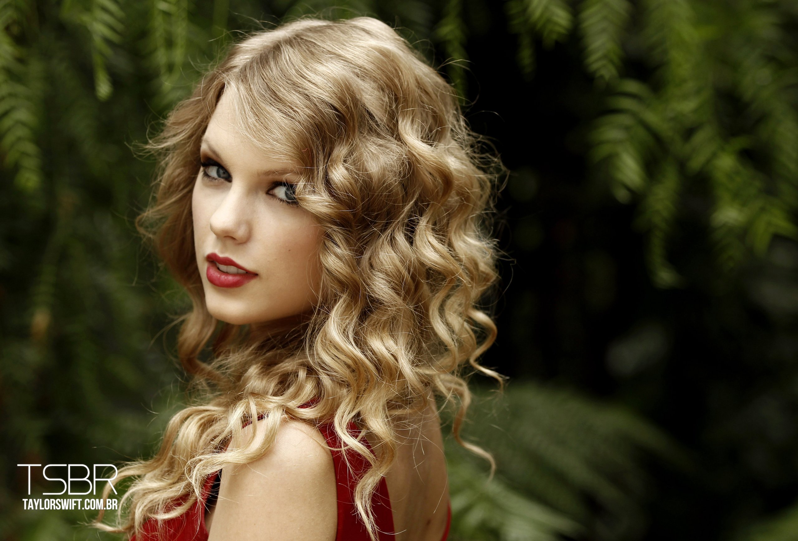 Taylor Swift - Taylor Swift Photo (16433067) - Fanpop - Taylor Swift's Tall Frame: Body Measurements And Style Secrets