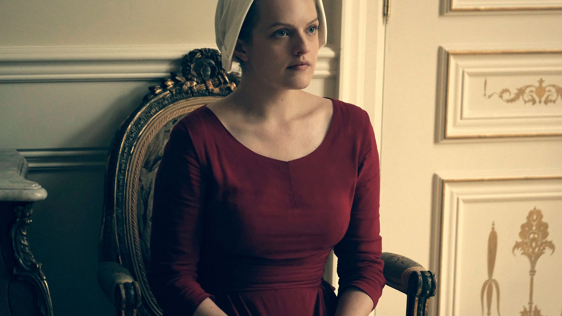 The Handmaid's Tale Season 2: Elisabeth Moss Teases Premiere Shocker - Was Elisabeth Moss Pregnant During The Handmaid's Tale Season 6?
