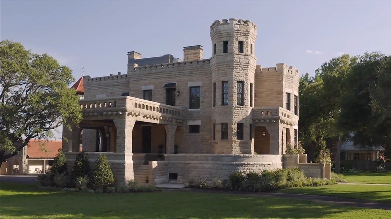 The Real Reason Chip And Joanna Gaines Are Putting Their Waco Castle Up - What Is Net Worth Of Chip And Joanna Gaines