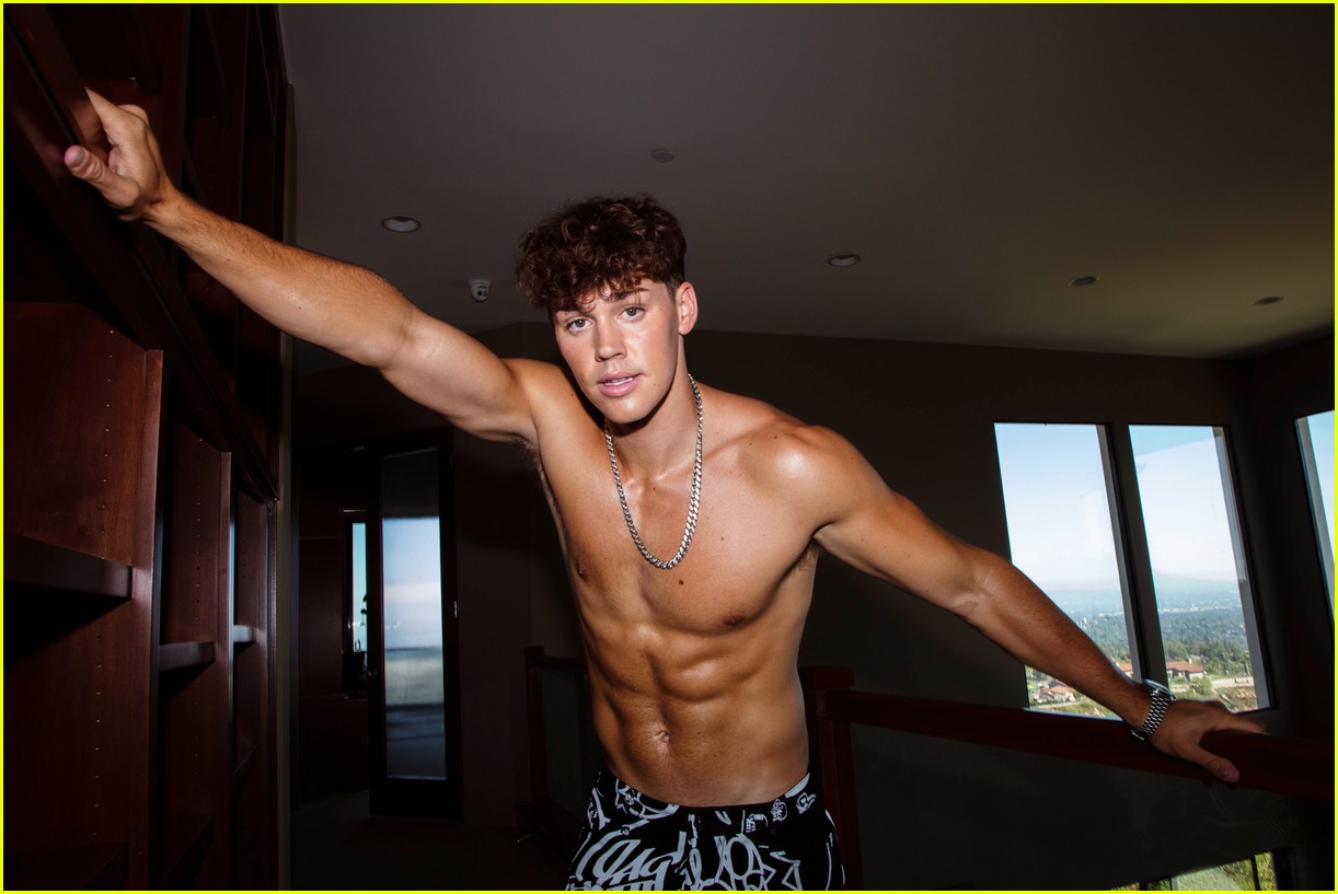 TikTok Star Noah Beck Shows Off His Physique for 'Mood,' Talks Dating - Noah Beck Height: TikTok Heartthrob's Real Size