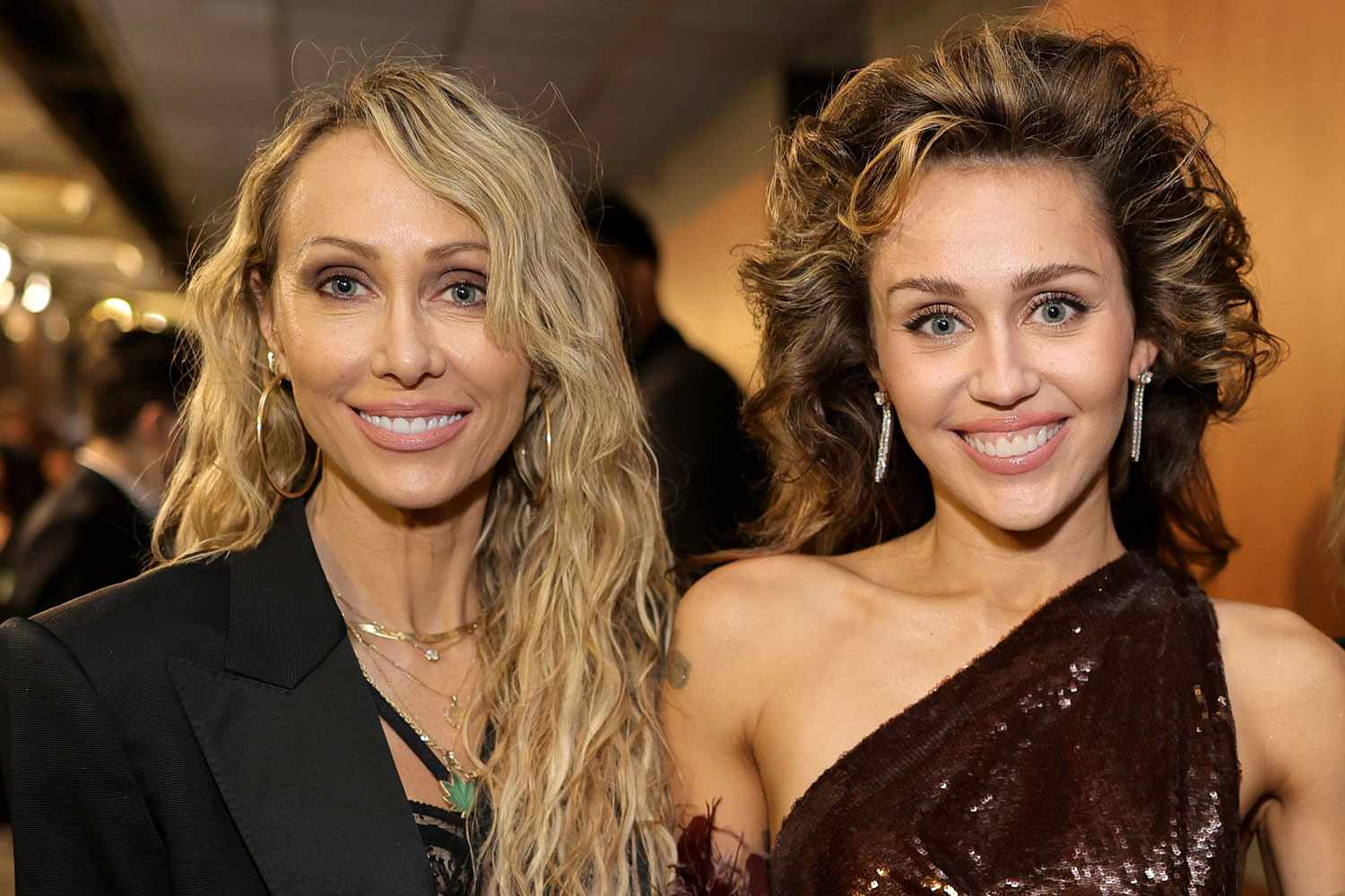 Tish Cyrus Height: Miley's Mom Stands Tall