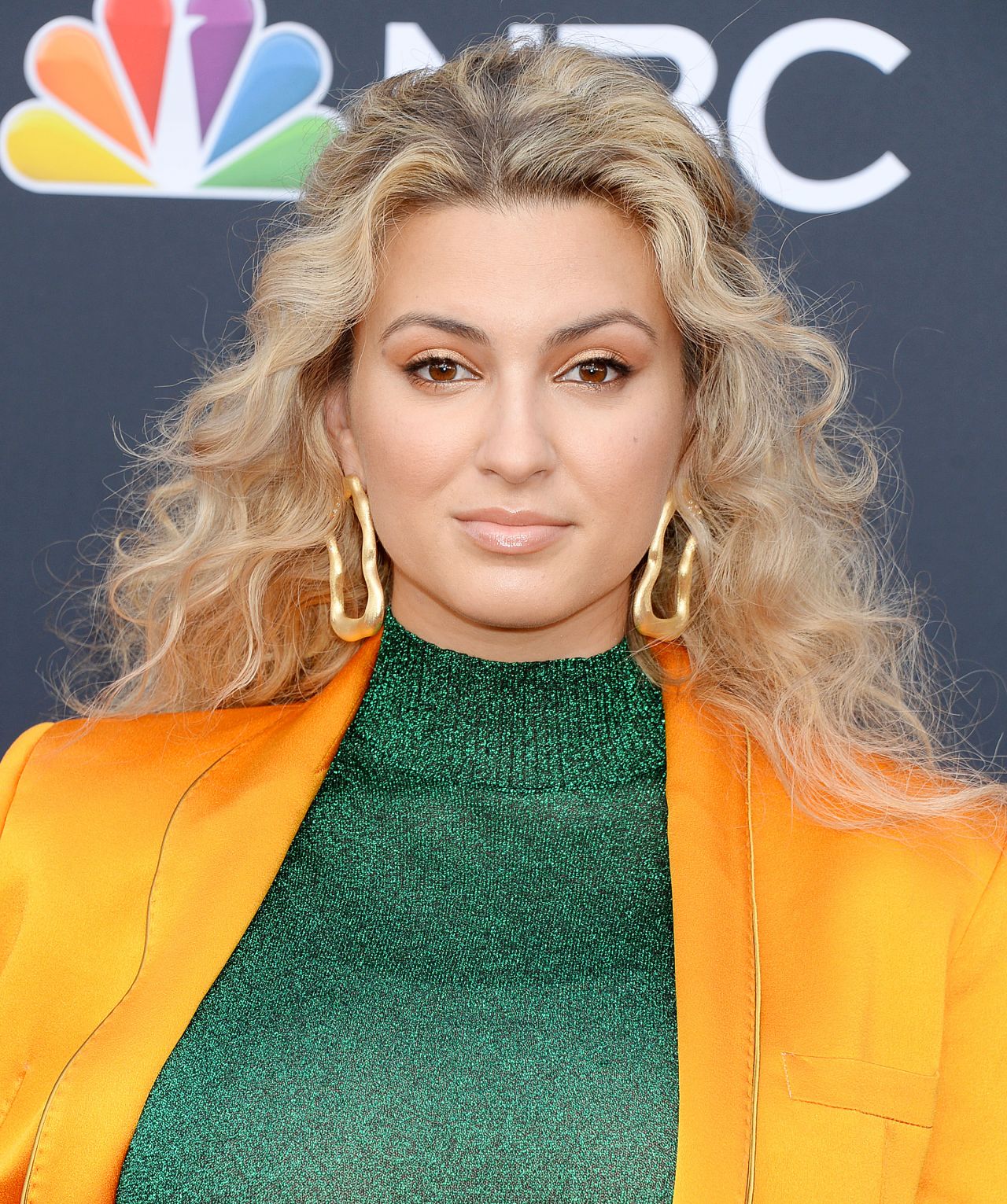 Tori Kelly – 2019 Billboard Music Awards • CelebMafia - How Tall Is Tori Huske? Olympic Swimmer’s Stats Uncovered
