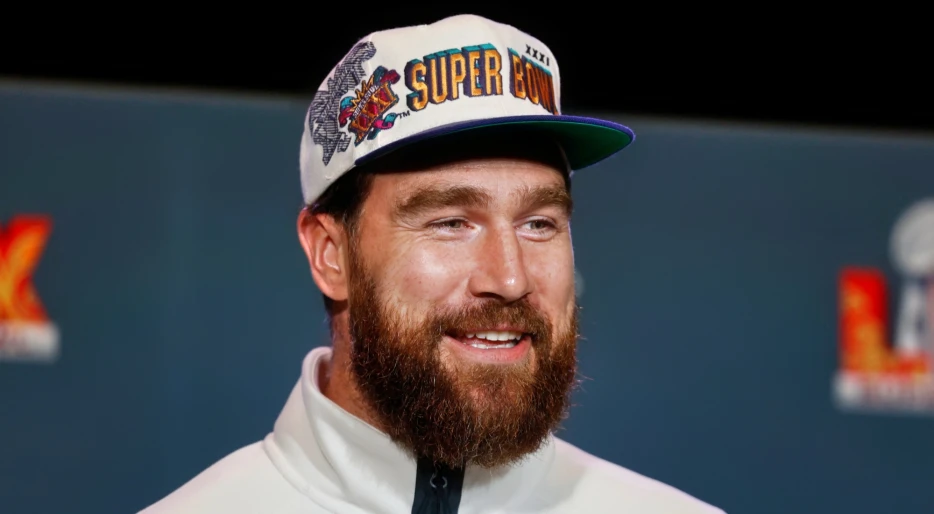 Travis Kelce Looks Unrecognizable In New Viral Photo - How Tall Is Travis Kelce: NFL Star’s Imposing Figure