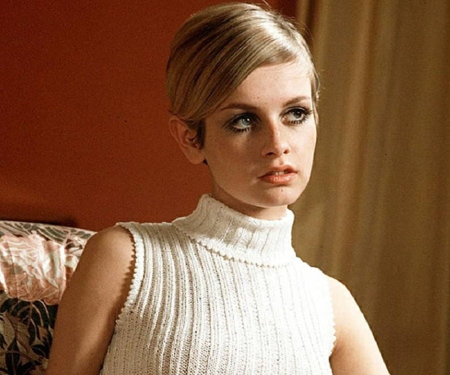 Twiggy Biography - Facts, Childhood, Family Life & Achievements - Twiggy Then & Now: Height, Weight, And Iconic Body Stats