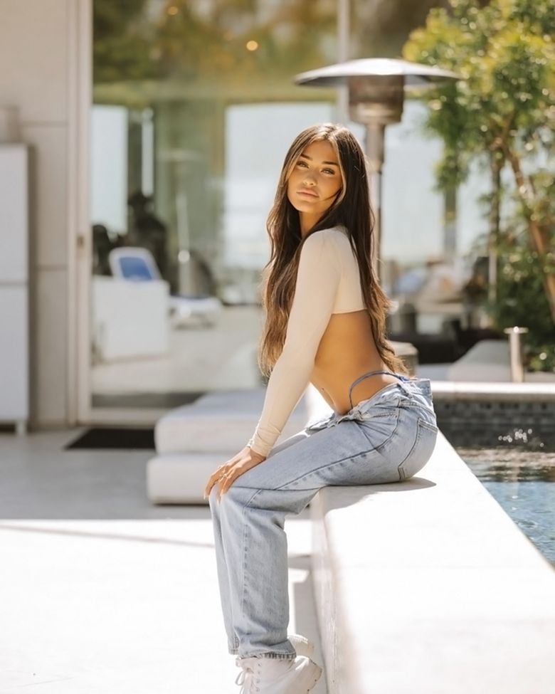 Unveiling The Mystery: McKinley Richardson Naked - McKinley Richardson: Sexy Pics of the Rising Online Star