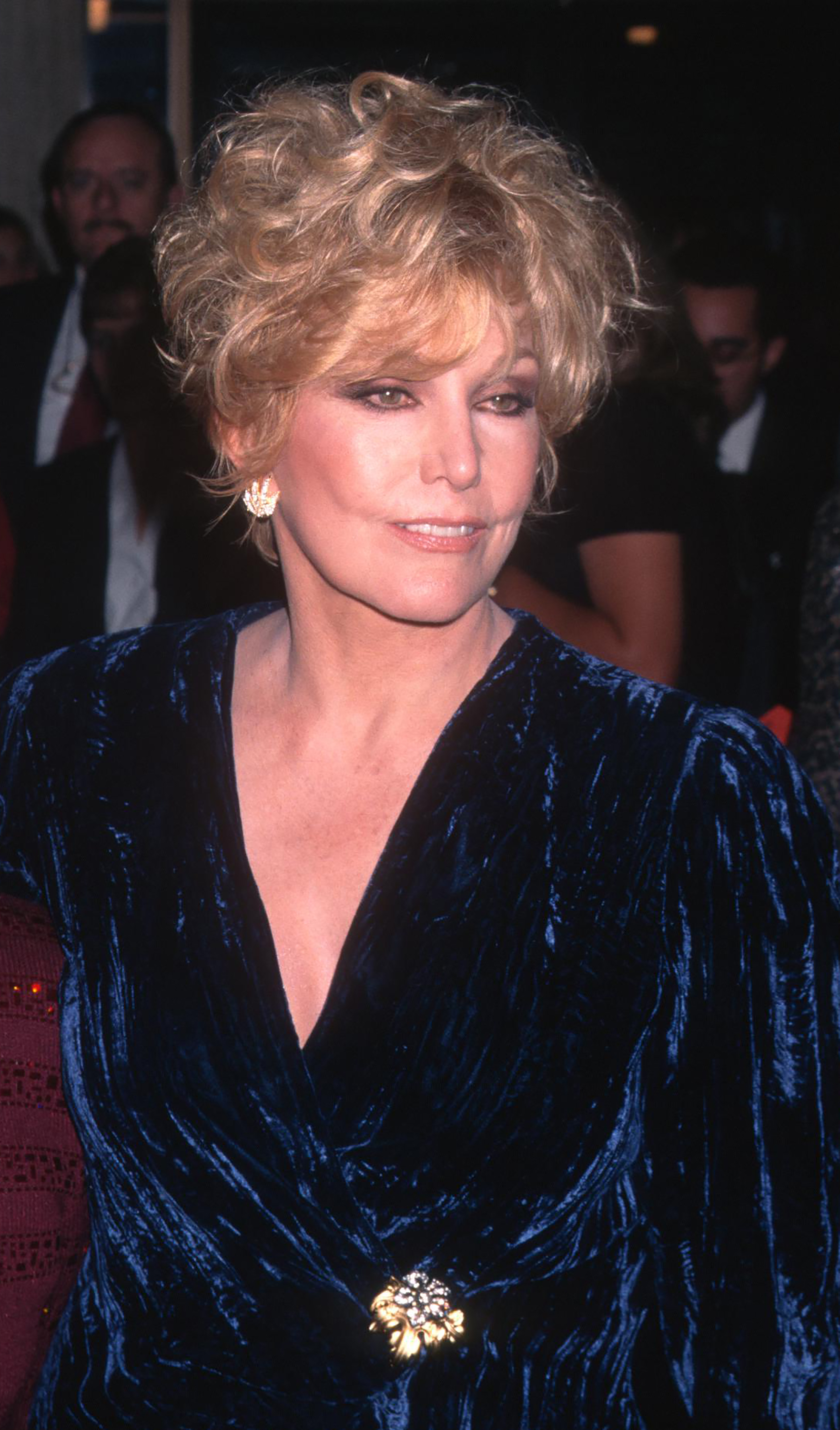 Users Say '80s Bombshell Kim Novak 'Destroyed Her Gorgeous Face' with - How Tall Was Kim Novak? Classic Star's Elegance Measured