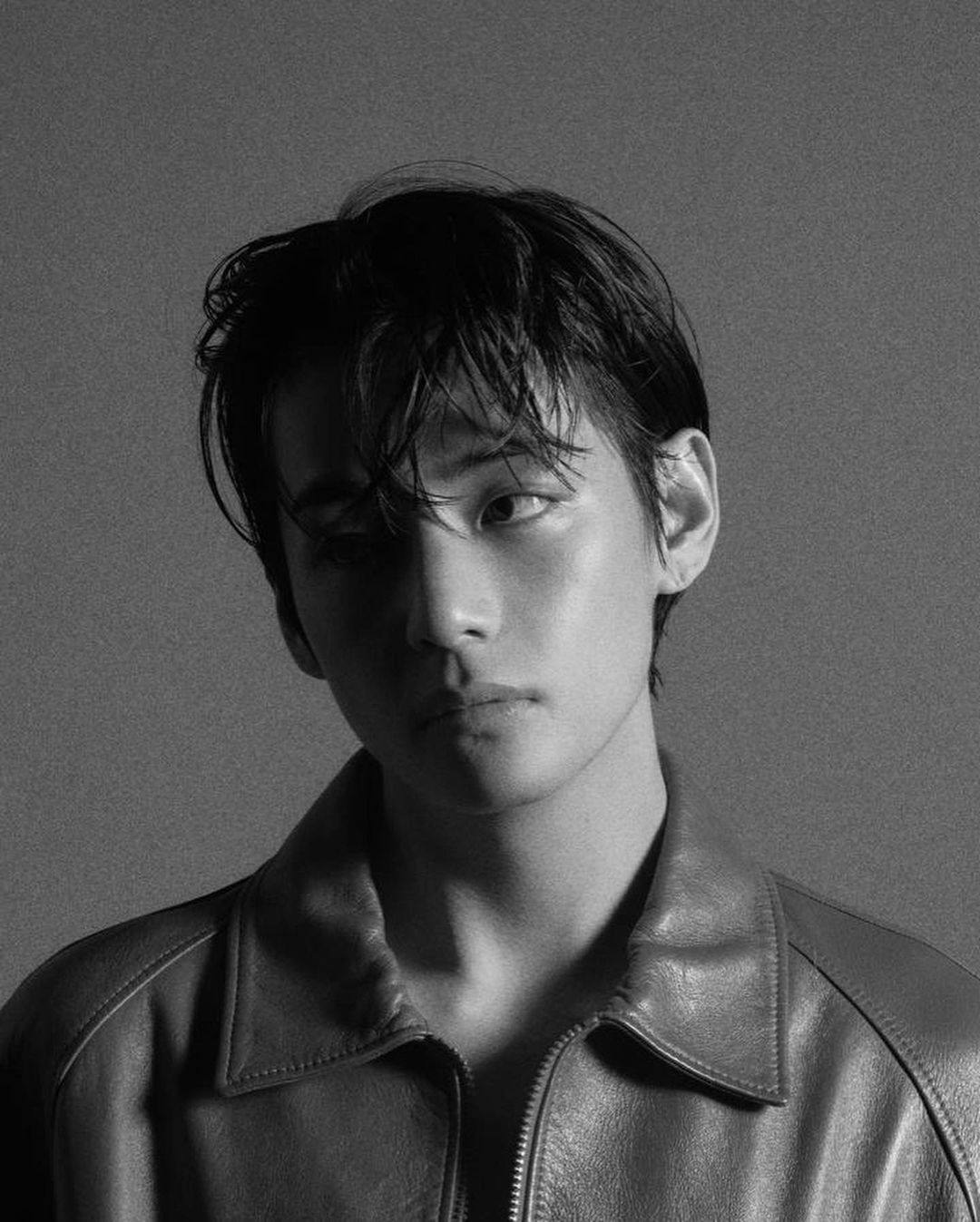 V (Kim Taehyung) Image #336301 - Asiachan KPOP Image Board - How Tall Is Taehyung: BTS’s V and His Striking Stature