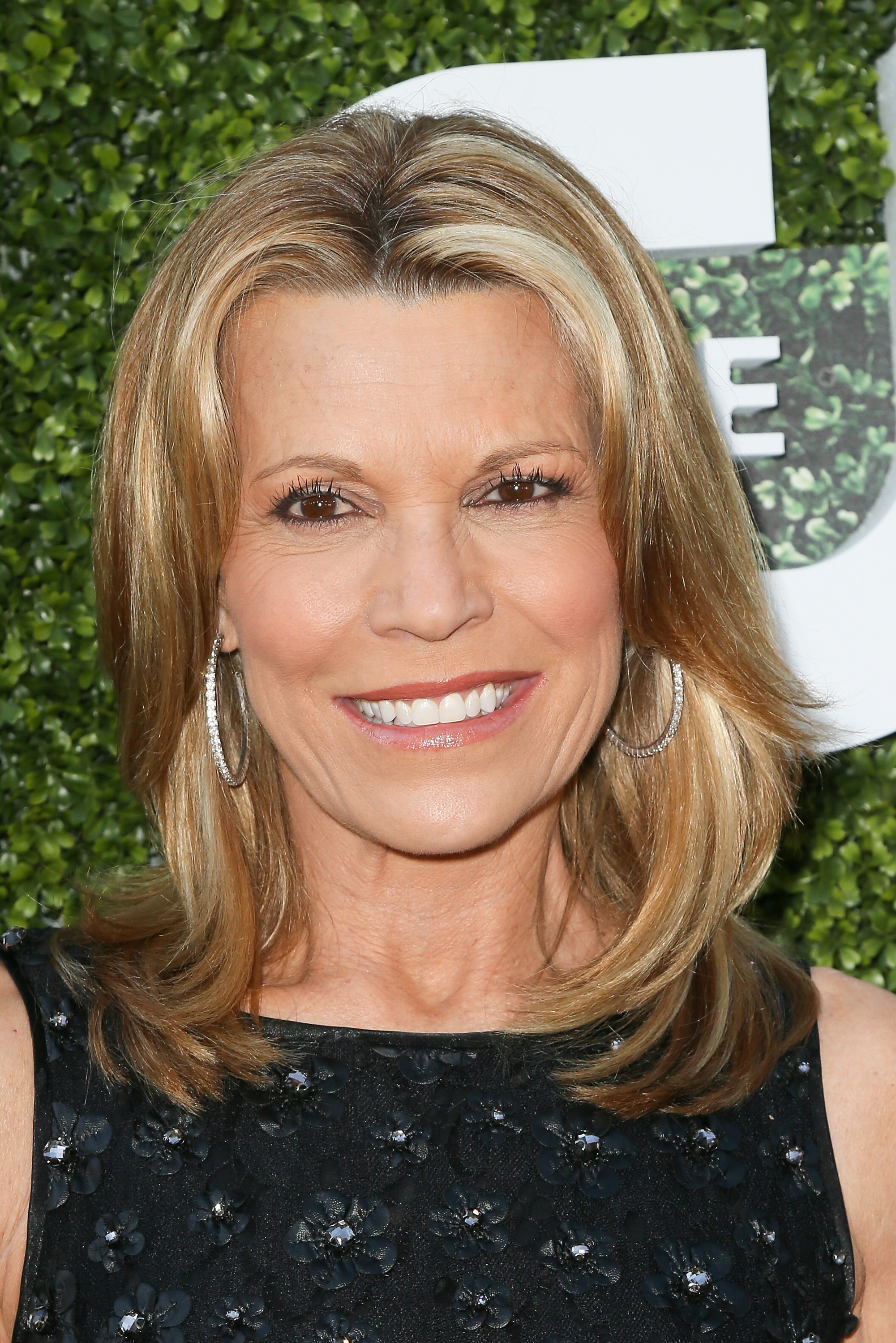 How Old Is Vanna White? – Wheel of Fortune Star’s Age & Career