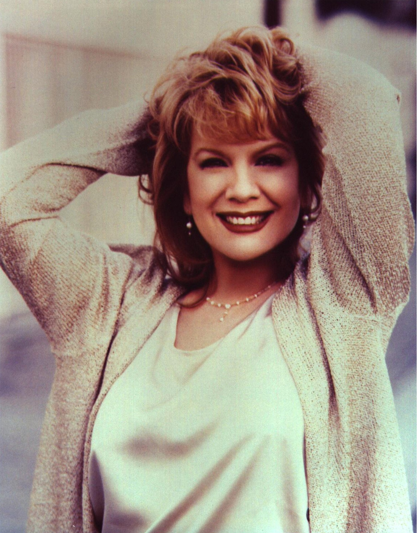 Vikki Carr - How Tall Is Vikki Carr? The Legendary Vocalist’s Height