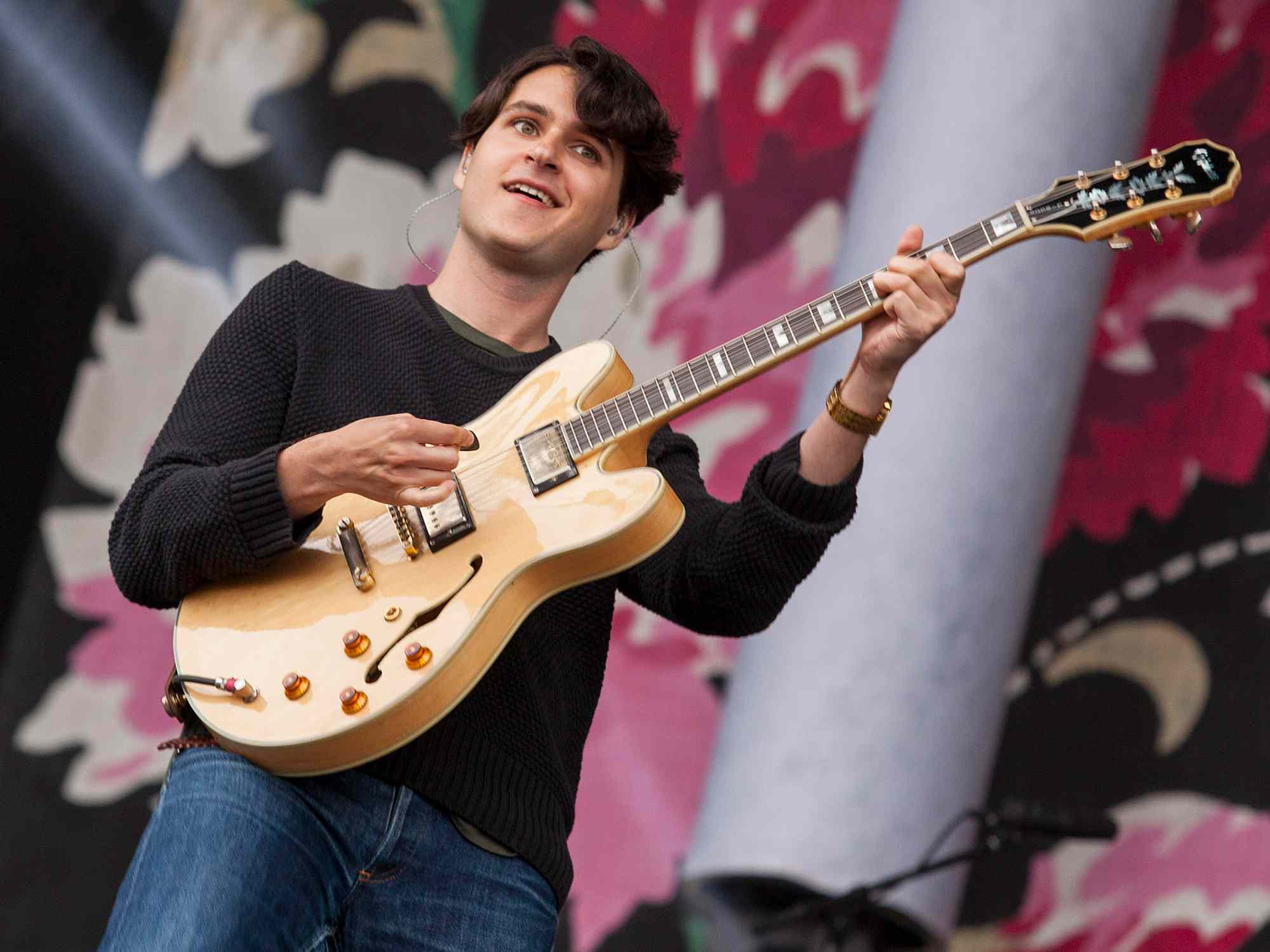 Who Is Rashida Jones' Boyfriend? All About Ezra Koenig - How Tall Is Ezra Koenig: Vampire Weekend Frontman’s Casual Cool