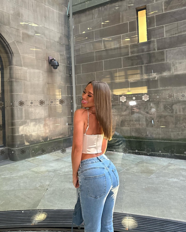 Willow Gait picture - Willow Gait: Sexy Pics of the Ethereal TikTok Star