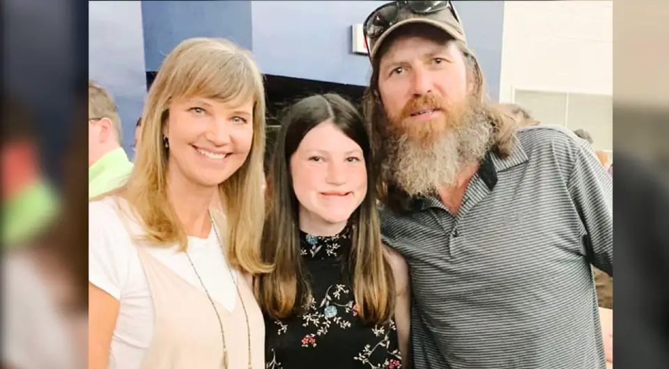 With tears in their eyes, Jase and Missy Robertson make the - Are Jase and Missy Robertson Still Together? (2025 Update)