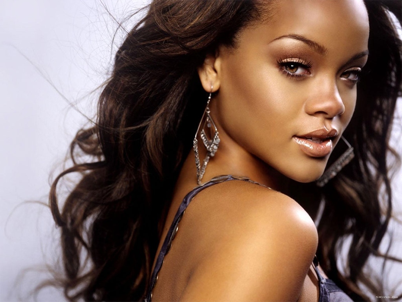 World Fashion Center: Rihanna Body Piercings and tattoos - Rihanna's Stunning Stats: Height, Weight & Iconic Proportions
