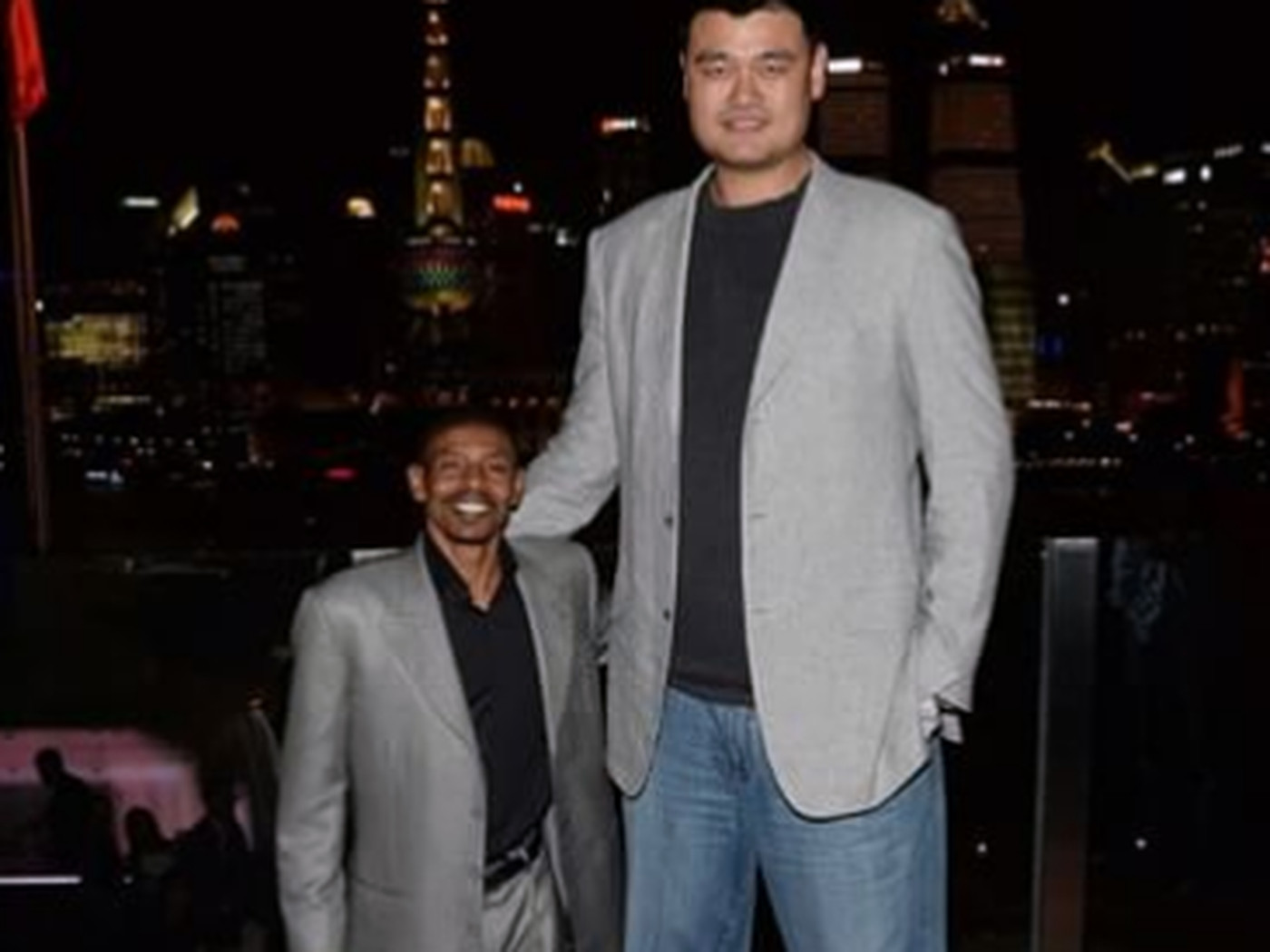 Yao Ming Height Comparison - Yao Ming Height – How Tall Is the NBA Giant?