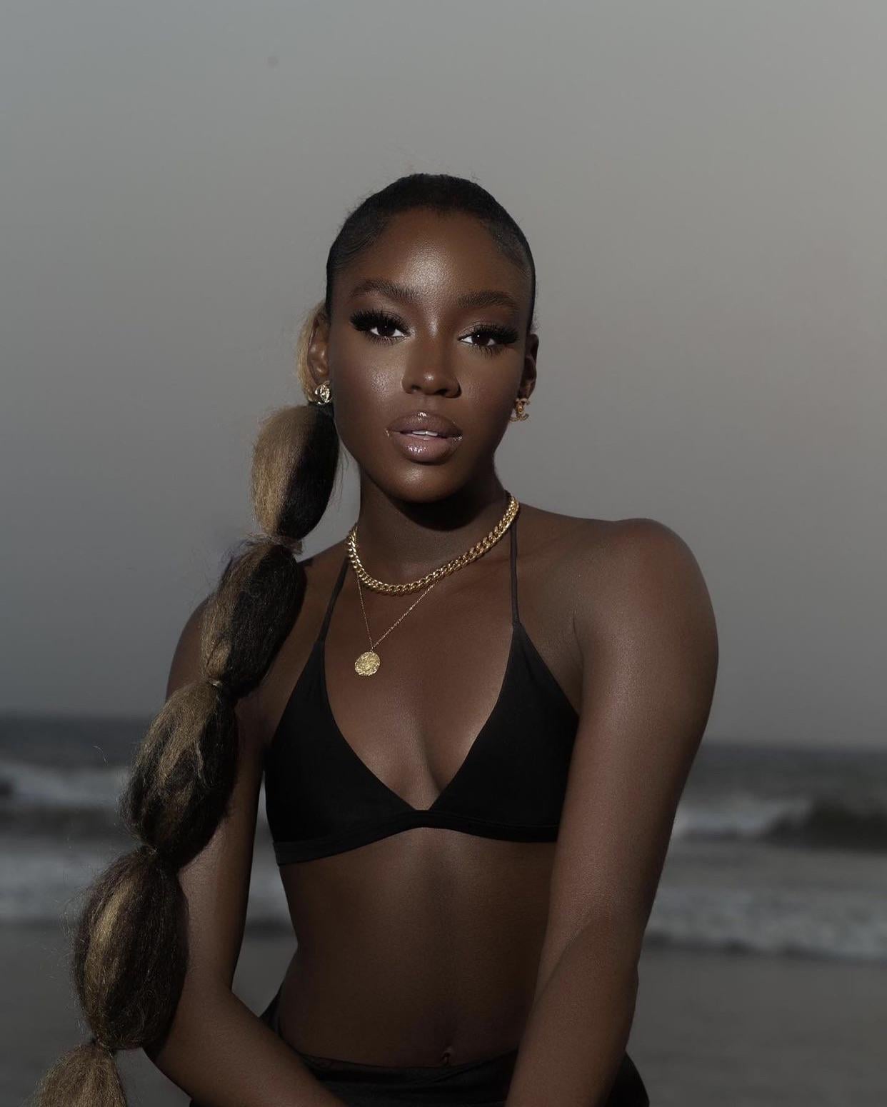 YvonneVictoria - Yvonne Victoria: Sexy Pics of the Curvy Beauty Redefining Glamour